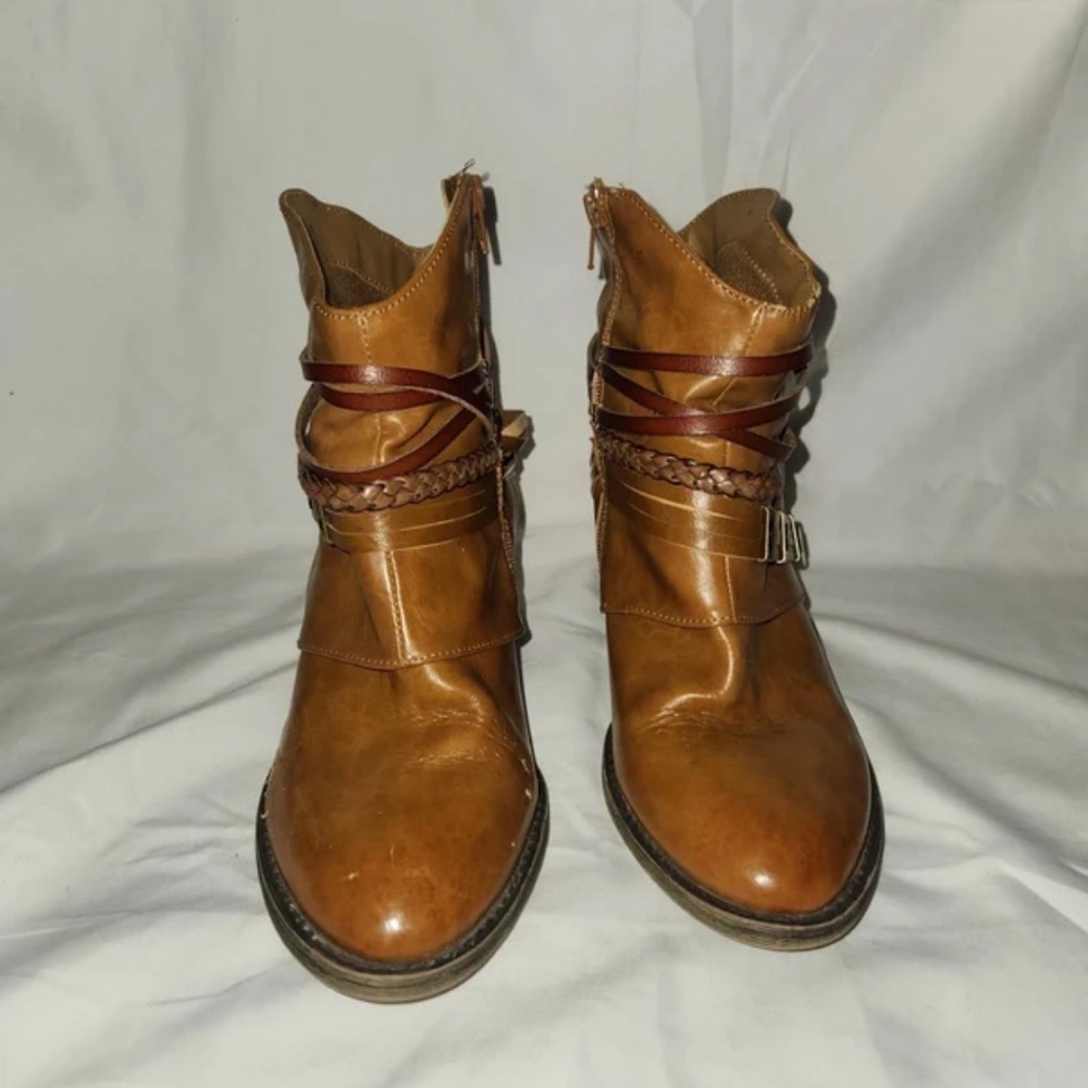 SO Tan Leather Heeled Boots